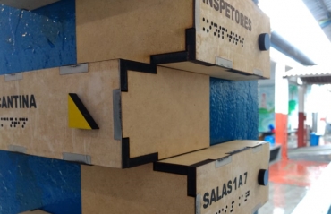 Detalhe da Sinaliza��o para alunos com baixa vis�o e cegos